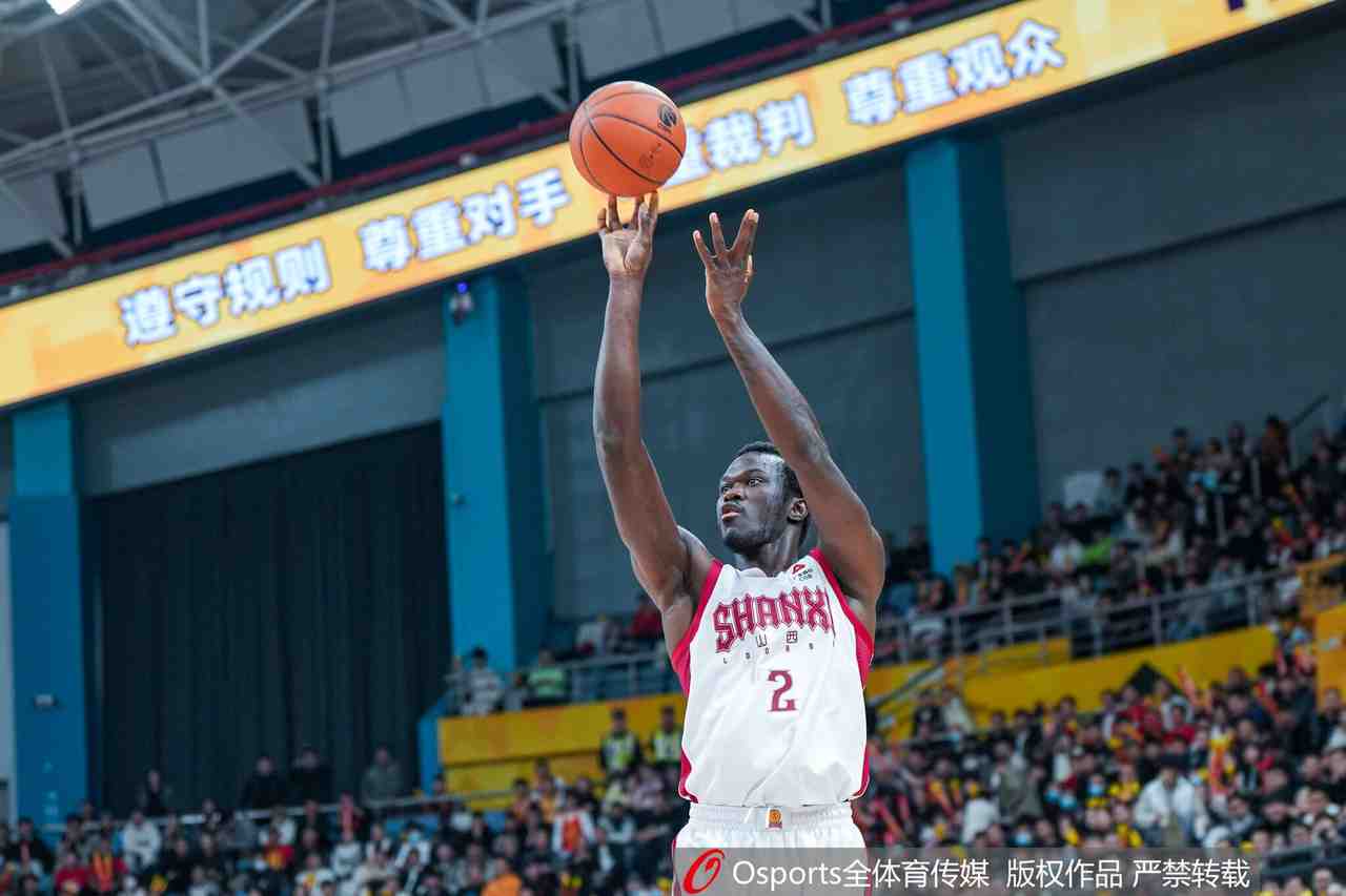 鲁媒:打过CBA的法耶确实很实用 邱彪有意帮助班顿融入球队磨合